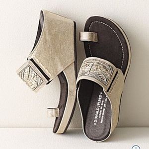 Donald J Pliner Gilett wedges